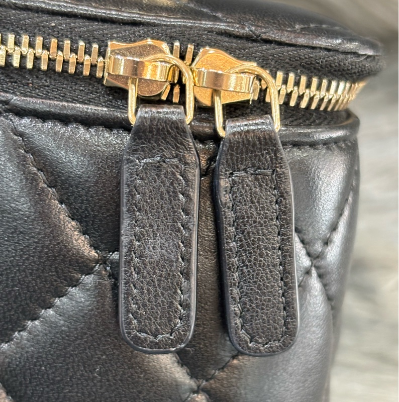 CHANEL AP2846 VANITY CASE COCO HANDLE 黑色羊皮金鍊 化妝包化妝箱長盒子斜背包-14