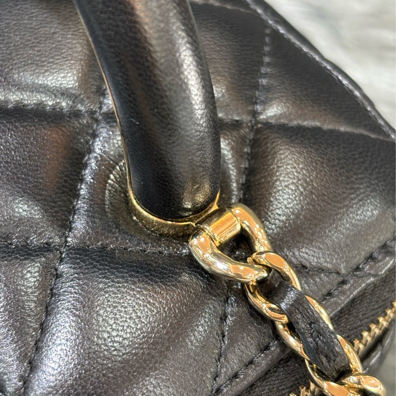 CHANEL AP2846 VANITY CASE COCO HANDLE 黑色羊皮金鍊 化妝包化妝箱長盒子斜背包-16