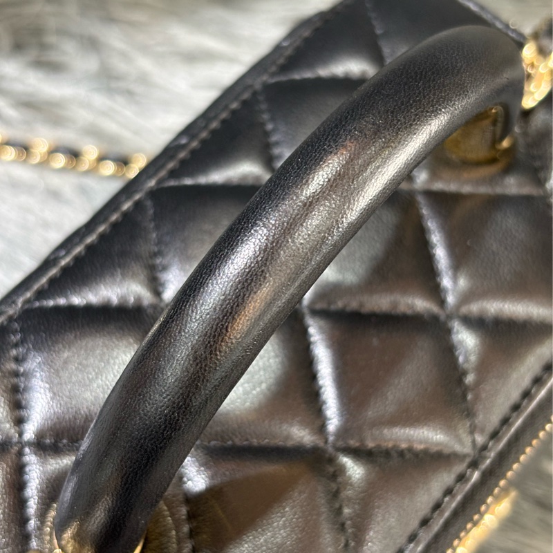 CHANEL AP2846 VANITY CASE COCO HANDLE 黑色羊皮金鍊 化妝包化妝箱長盒子斜背包-17