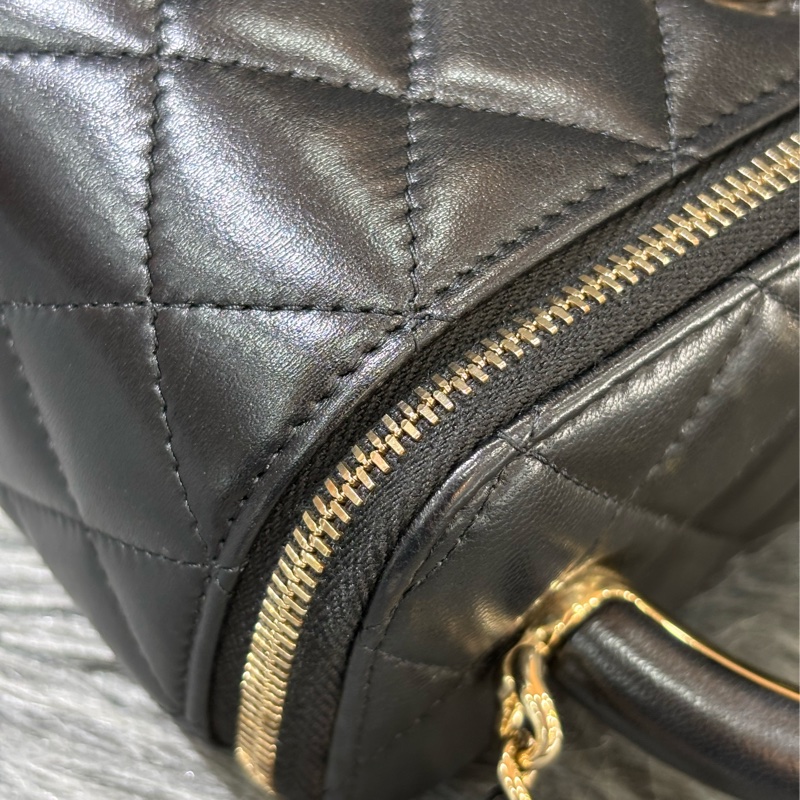 CHANEL AP2846 VANITY CASE COCO HANDLE 黑色羊皮金鍊 化妝包化妝箱長盒子斜背包-23