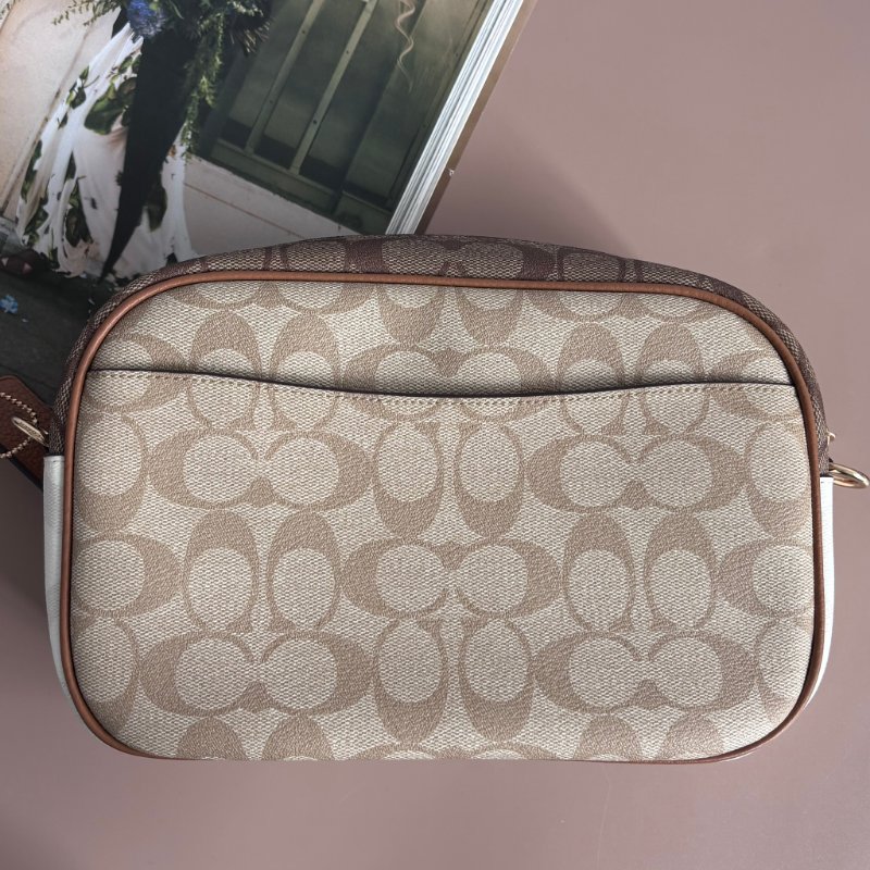 ::COACH:: JAMIE經典Logo相機包 卡其色x深咖 PVC 皮革拼接斜背包-1