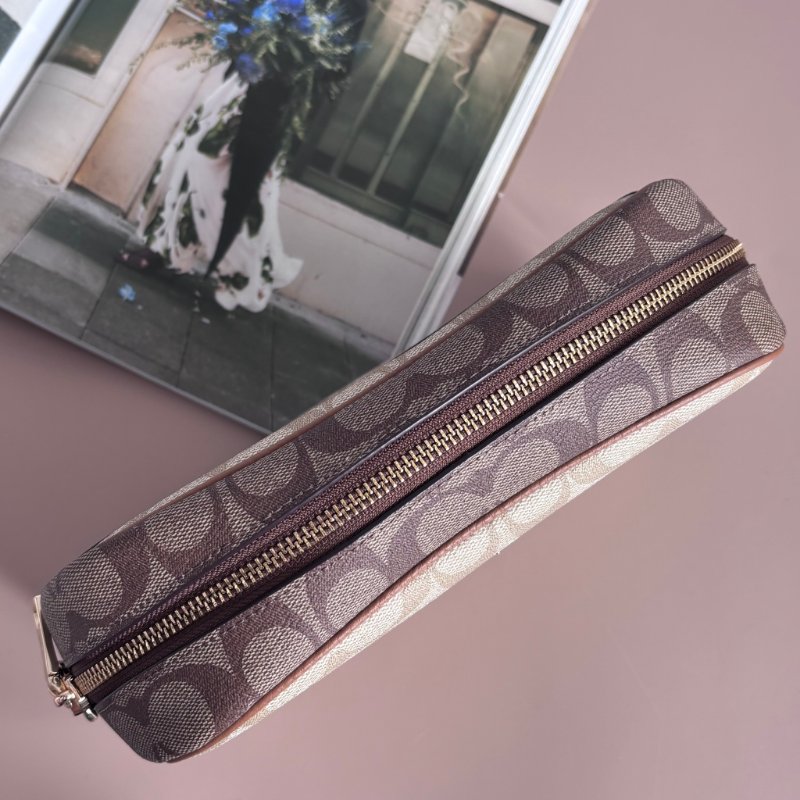 ::COACH:: JAMIE經典Logo相機包 卡其色x深咖 PVC 皮革拼接斜背包-2
