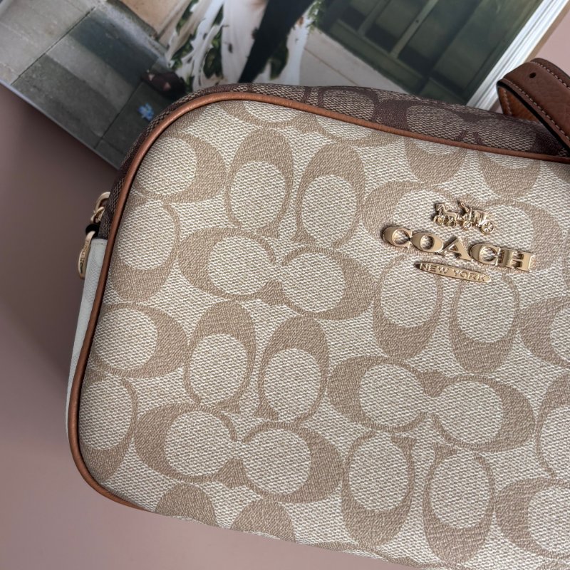 ::COACH:: JAMIE經典Logo相機包 卡其色x深咖 PVC 皮革拼接斜背包-4