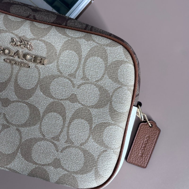 ::COACH:: JAMIE經典Logo相機包 卡其色x深咖 PVC 皮革拼接斜背包-6