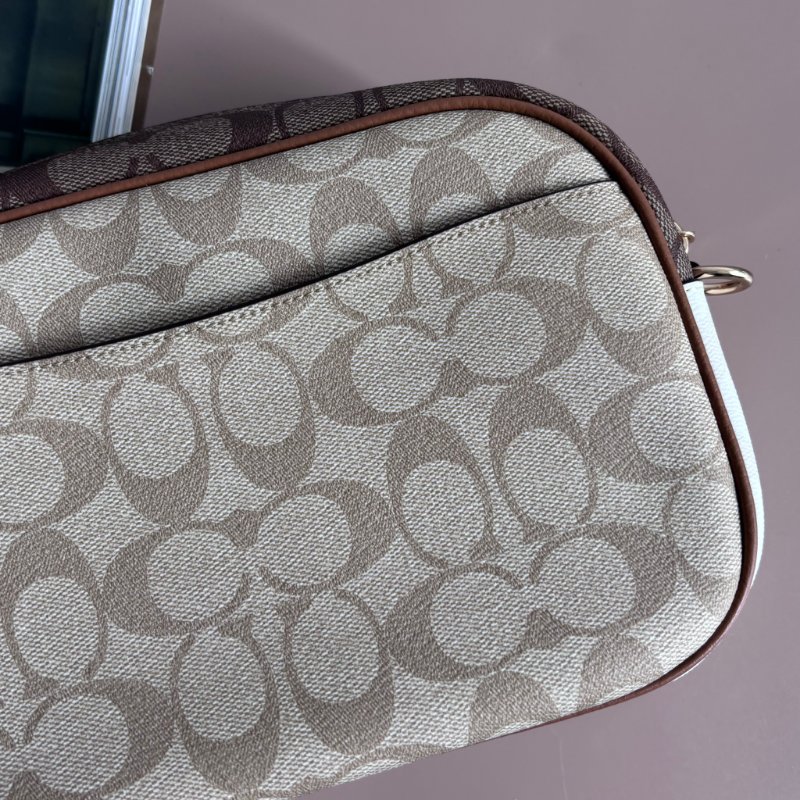 ::COACH:: JAMIE經典Logo相機包 卡其色x深咖 PVC 皮革拼接斜背包-12