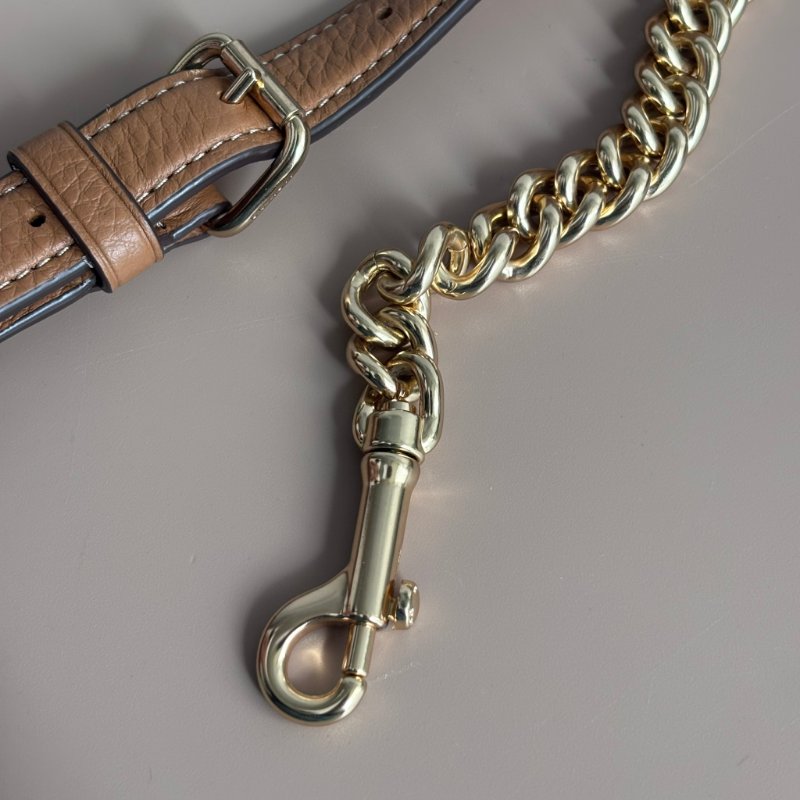 ::COACH:: JAMIE經典Logo相機包 卡其色x深咖 PVC 皮革拼接斜背包-24