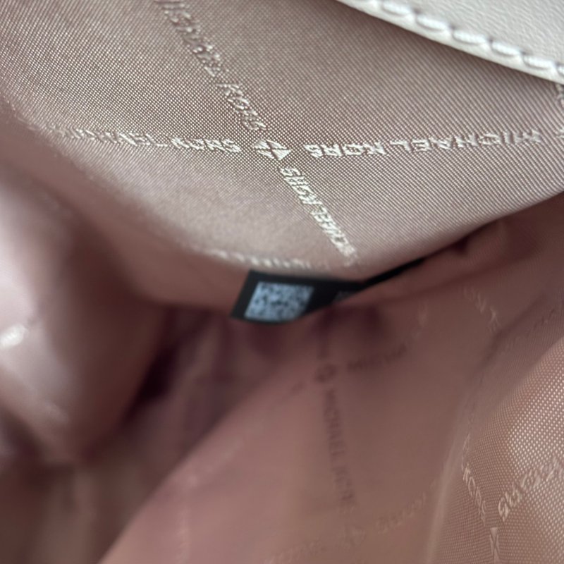 ::MICHAEL KORS:: MK 滿版防刮LOGO PVC肩背托特包(白x米)大-25