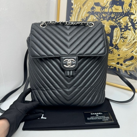 【有卡+塵袋🩷】Chanel 黑銀牛皮中號薩爾茨堡雙肩包 Backpack