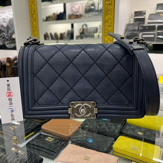 東區正精品㊣CHANEL BOY 25cm A67086 香奈兒海軍藍色牛皮霧金釦式翻蓋男孩包斜背包 RA1840-0