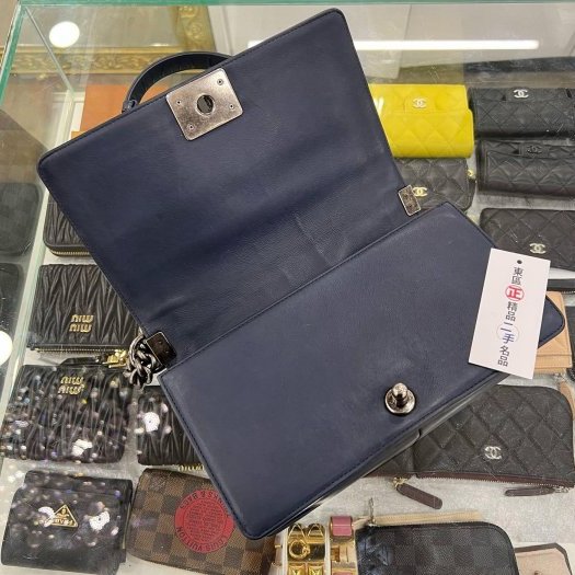東區正精品㊣CHANEL BOY 25cm A67086 香奈兒海軍藍色牛皮霧金釦式翻蓋男孩包斜背包 RA1840-1