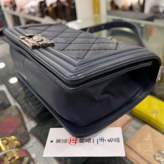 東區正精品㊣CHANEL BOY 25cm A67086 香奈兒海軍藍色牛皮霧金釦式翻蓋男孩包斜背包 RA1840-7