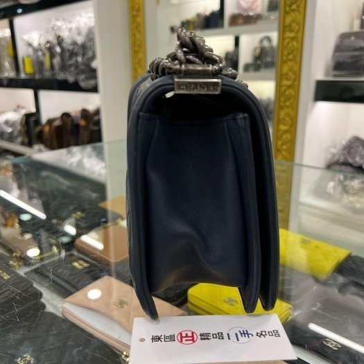 東區正精品㊣CHANEL BOY 25cm A67086 香奈兒海軍藍色牛皮霧金釦式翻蓋男孩包斜背包 RA1840-9
