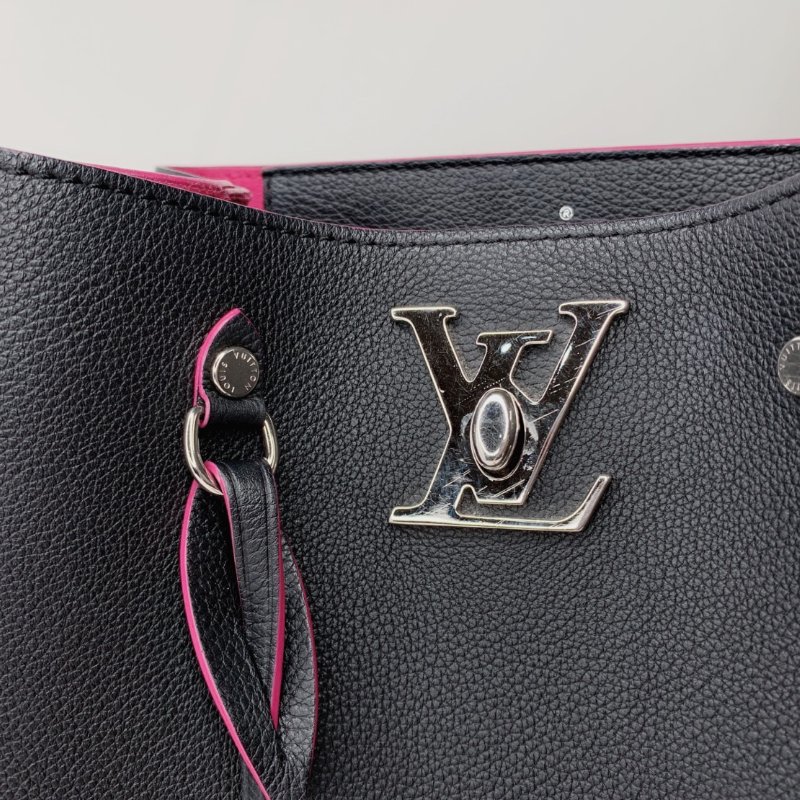 LV Lockme黑色全皮革水桶包-8
