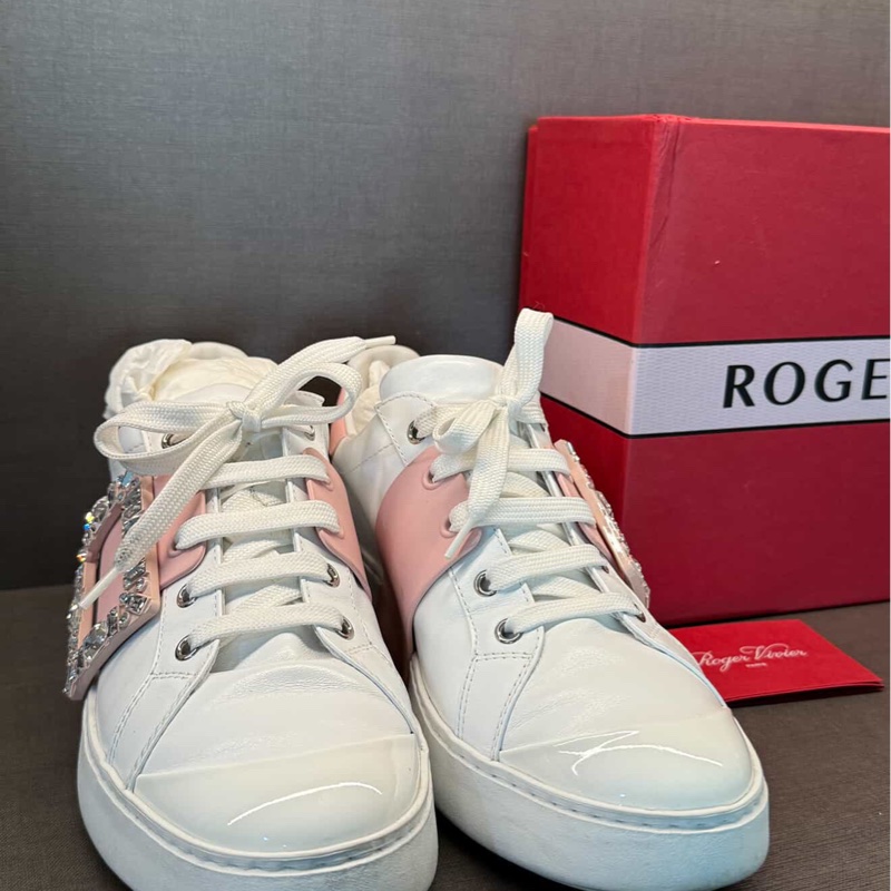 ROGER VIVIER 粉邊鑽扣小白鞋-0