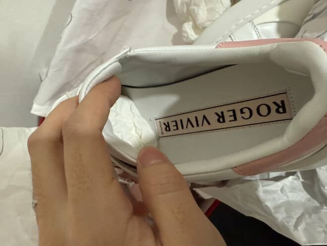 ROGER VIVIER 粉邊鑽扣小白鞋-5