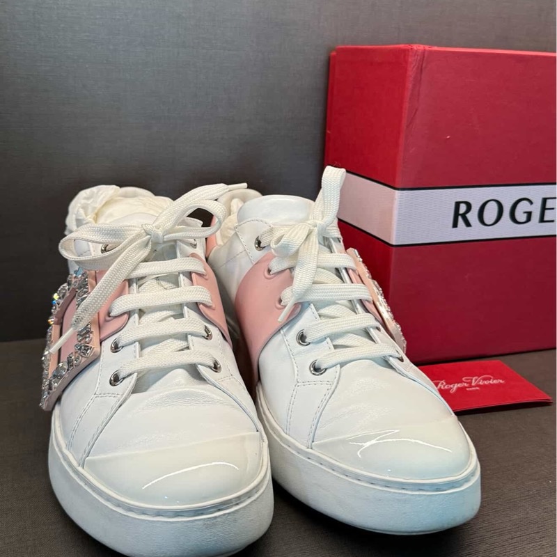ROGER VIVIER 粉邊鑽扣小白鞋-7