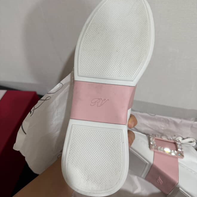ROGER VIVIER 粉邊鑽扣小白鞋-12