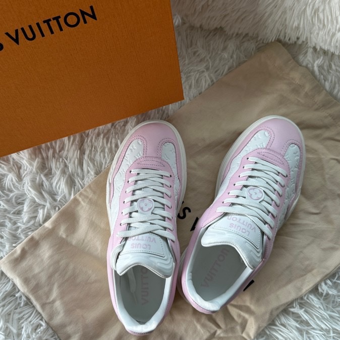 【 配件:防塵袋 💕】LOUIS VUITTON lv Groovy運動鞋 系帶 低幫 板鞋 女款 粉白配色-0
