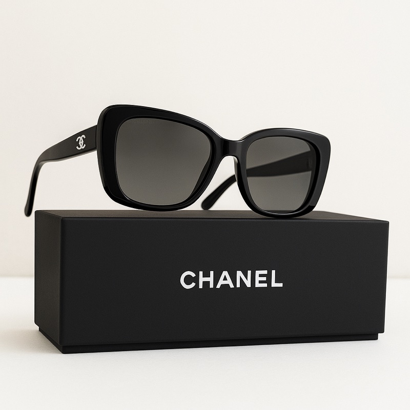 這副CHANEL 太陽眼鏡,是Jennie趙露思衆明星的私服爆款,限定立體白色LOGO鏡腳,辨識度與潮流指數雙滿分。-4