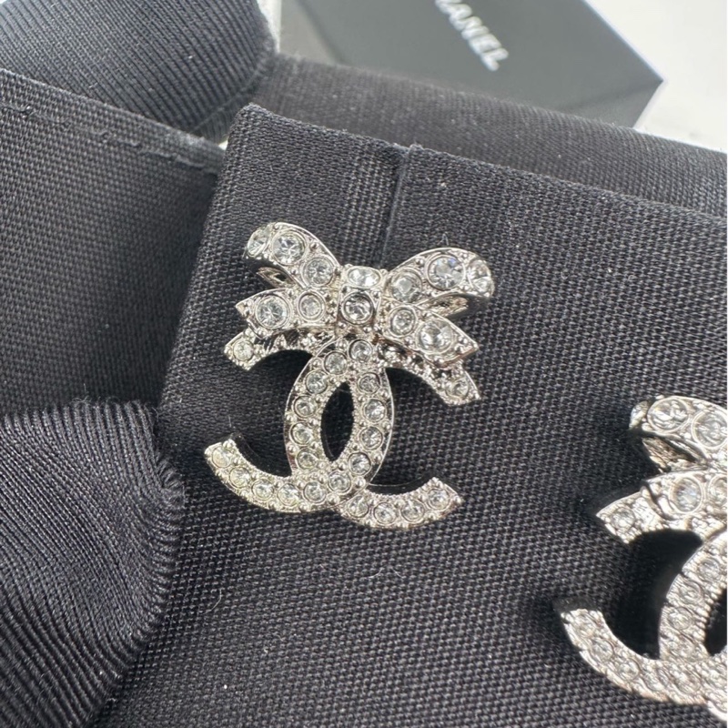 【閒置❤️】 Chanel 蝴蝶結帶鑽 雙c耳釘-1