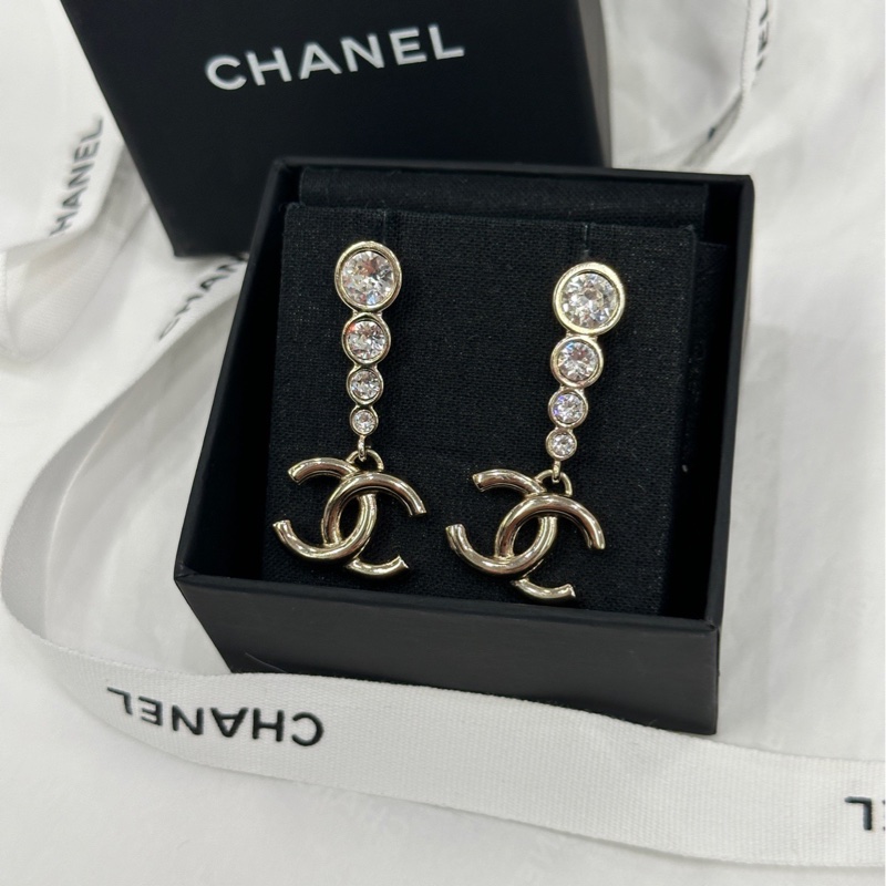 【 配件 包裝盒 防塵袋 💕】Chanel 24b水鑽流蘇 金色雙C 吊墜 耳釘-0