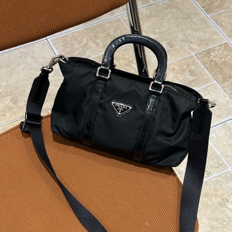 Prada 黑色尼龍斜挎包 尺寸約27*16 男女可背-0