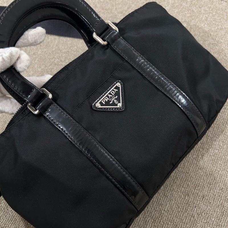 Prada 黑色尼龍斜挎包 尺寸約27*16 男女可背-4
