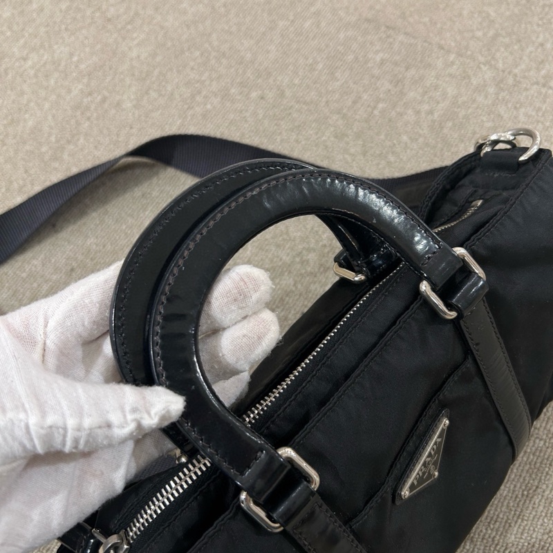 Prada 黑色尼龍斜挎包 尺寸約27*16 男女可背-6