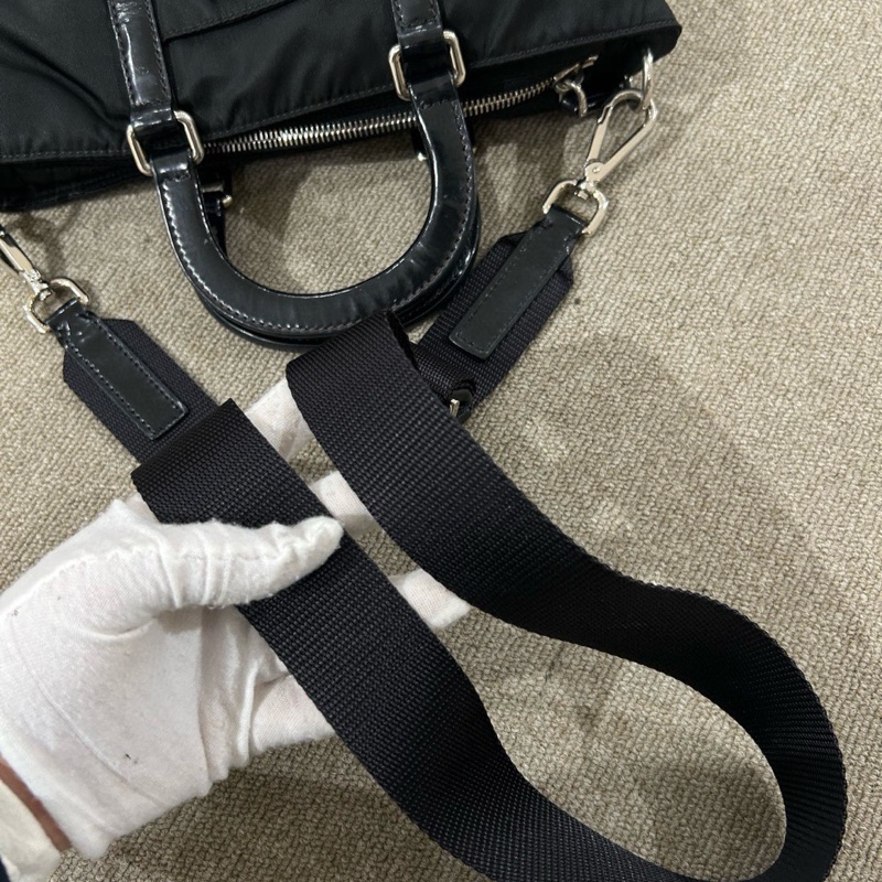 Prada 黑色尼龍斜挎包 尺寸約27*16 男女可背-11