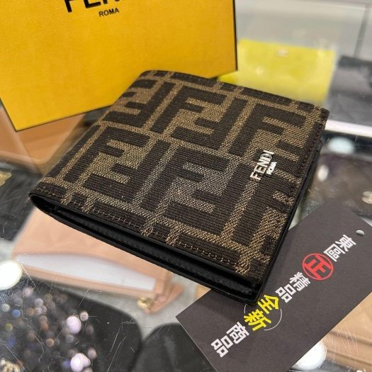 ㊣東區正精品㊣FENDI 7M0169 全新咖啡色老花帆布銀字8卡短夾 RZ5848-1