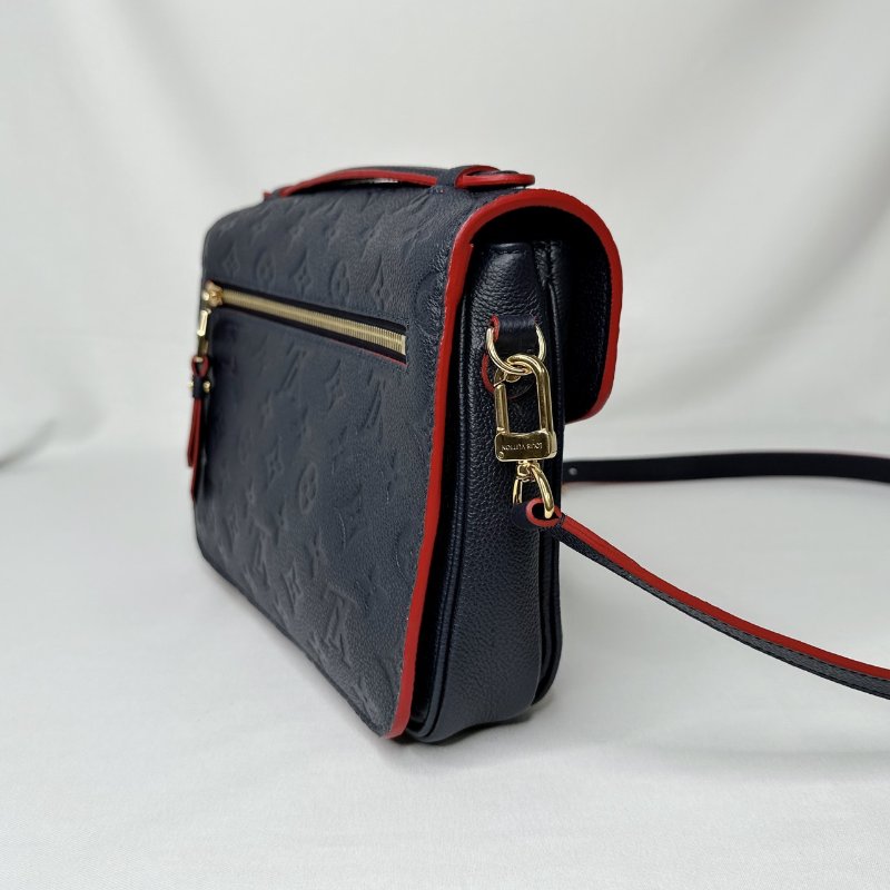 LV POCHETTE MÉTIS牛皮壓紋郵差包-4