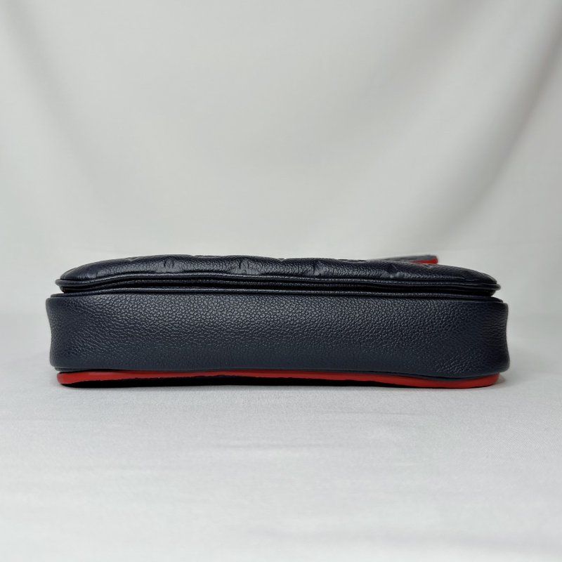 LV POCHETTE MÉTIS牛皮壓紋郵差包-11