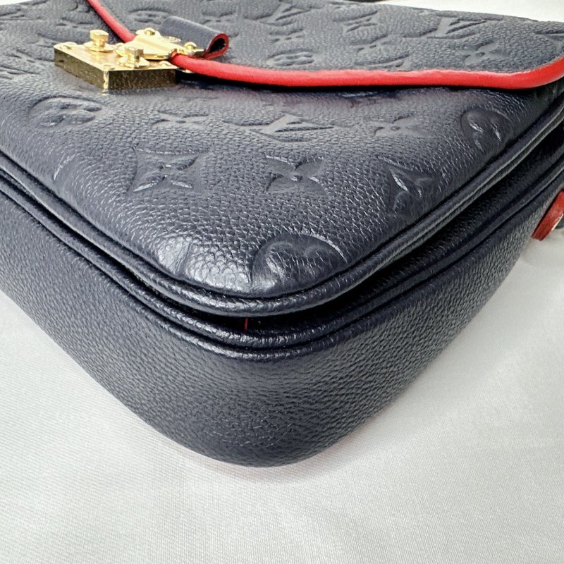 LV POCHETTE MÉTIS牛皮壓紋郵差包-12