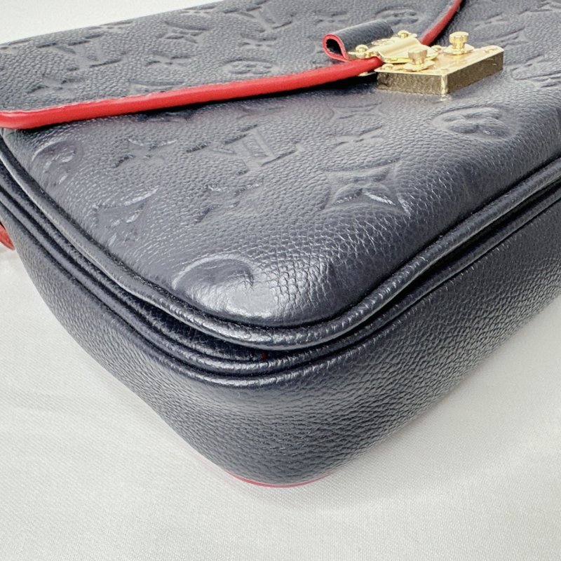 LV POCHETTE MÉTIS牛皮壓紋郵差包-13