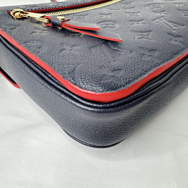 LV POCHETTE MÉTIS牛皮壓紋郵差包-15