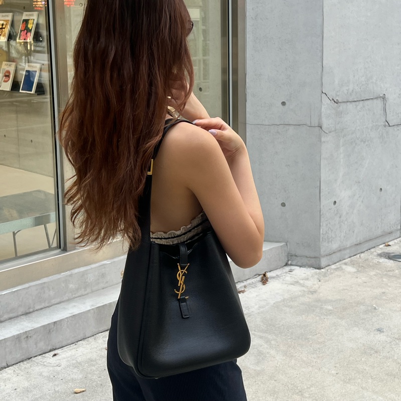 #99新 #25年 YSL Le 5 a7 hobo 小號 黑金-5