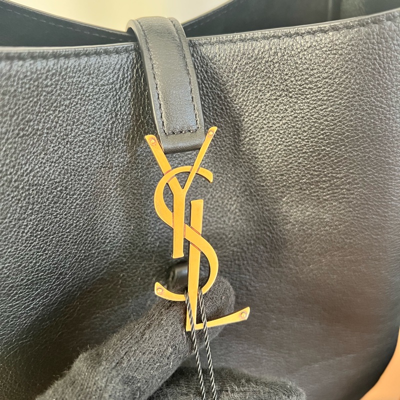 #99新 #25年 YSL Le 5 a7 hobo 小號 黑金-13