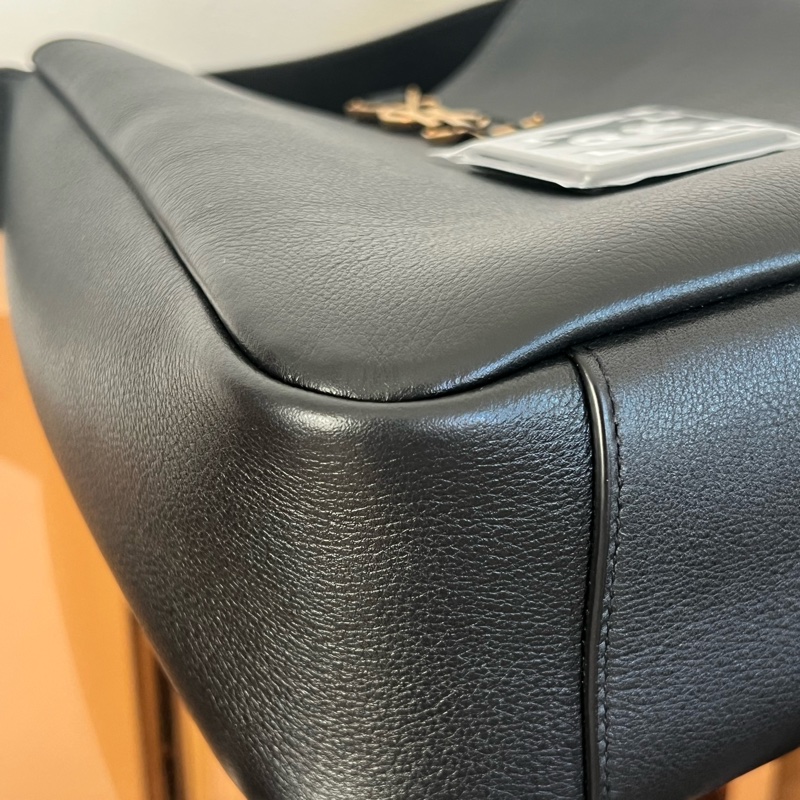 #99新 #25年 YSL Le 5 a7 hobo 小號 黑金-15