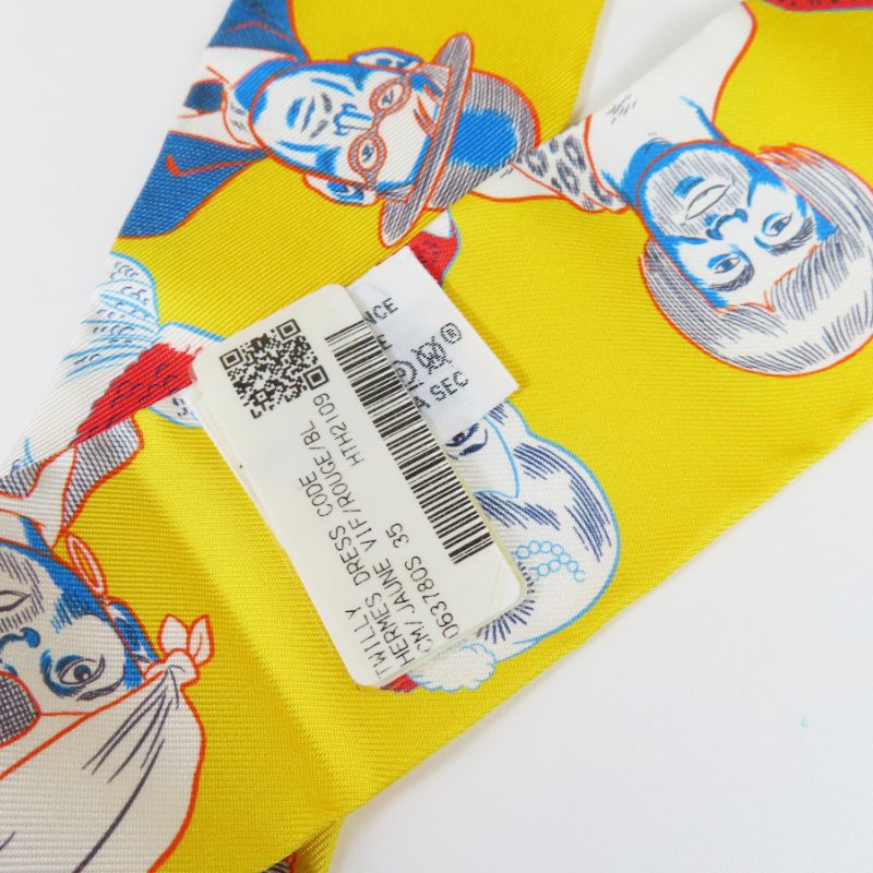 【巴黎站二手名牌專賣店】*全新現貨*HERMES 愛馬仕 真品*Dress Code黃底人物圖案絲巾TWILLY 單條-1