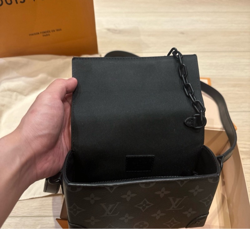 熱門包款 Louis Vuitton M81783黑花 Steamer隨身錢包斜背包-2