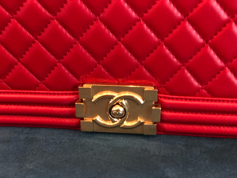 絕版CHANEL Boy 28cm 紅色小羊皮菱格金鍊A92193 肩背包-2