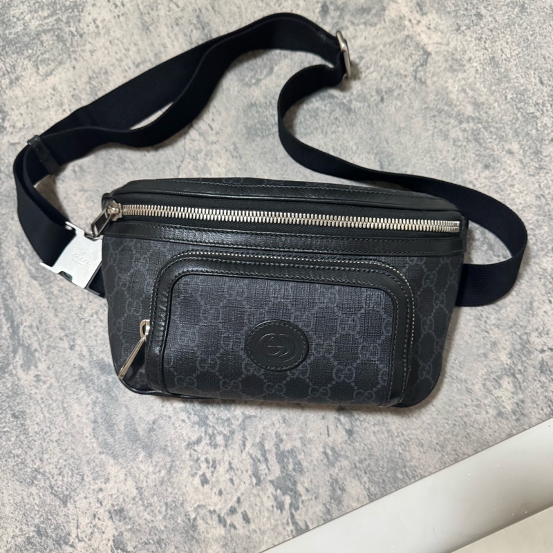 Gucci古馳/黑灰色雙G胸前包/733240-0