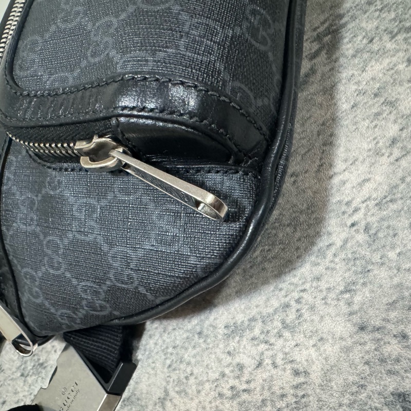 Gucci古馳/黑灰色雙G胸前包/733240-8