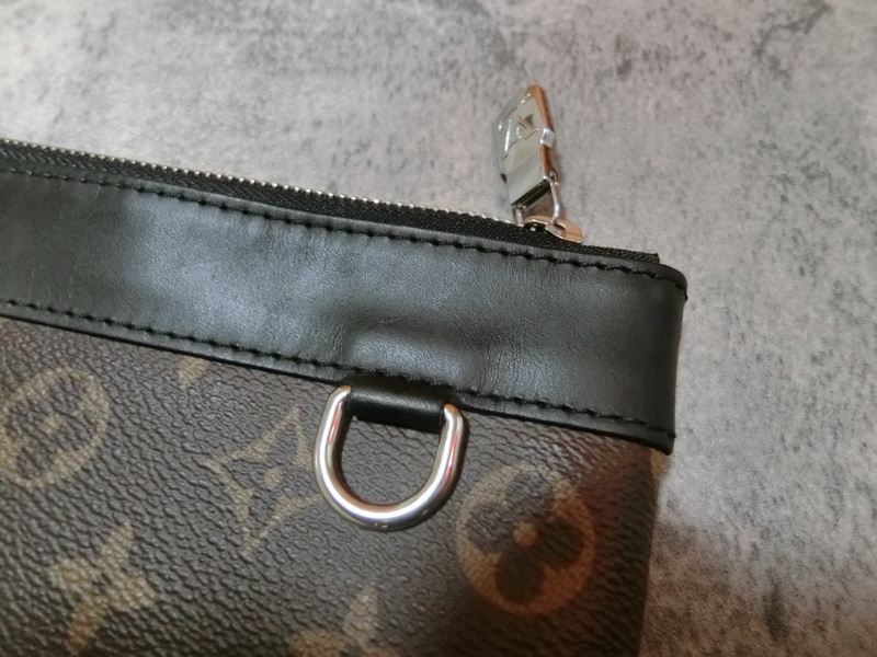 LV棕色原花DISCOVERY手拿包/M69411-3