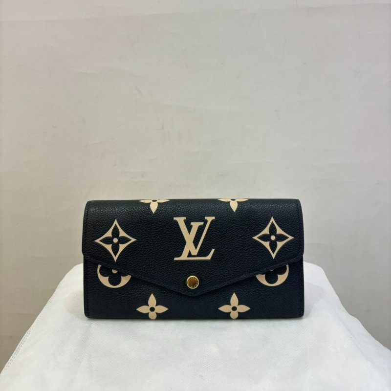 LV 黑牛皮大LOGO信封釦式長夾-0