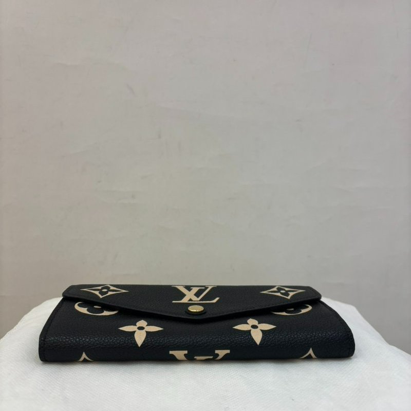 LV 黑牛皮大LOGO信封釦式長夾-6