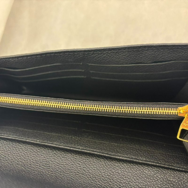LV 黑牛皮大LOGO信封釦式長夾-8