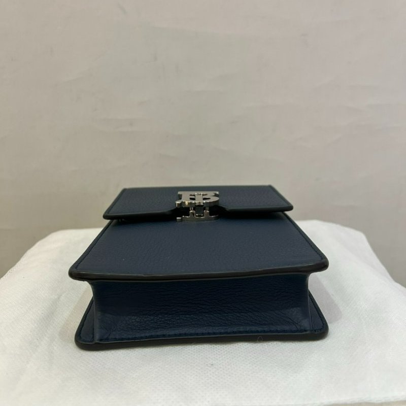 BURBERRY深藍色牛皮銀釦TB直式手機包-5