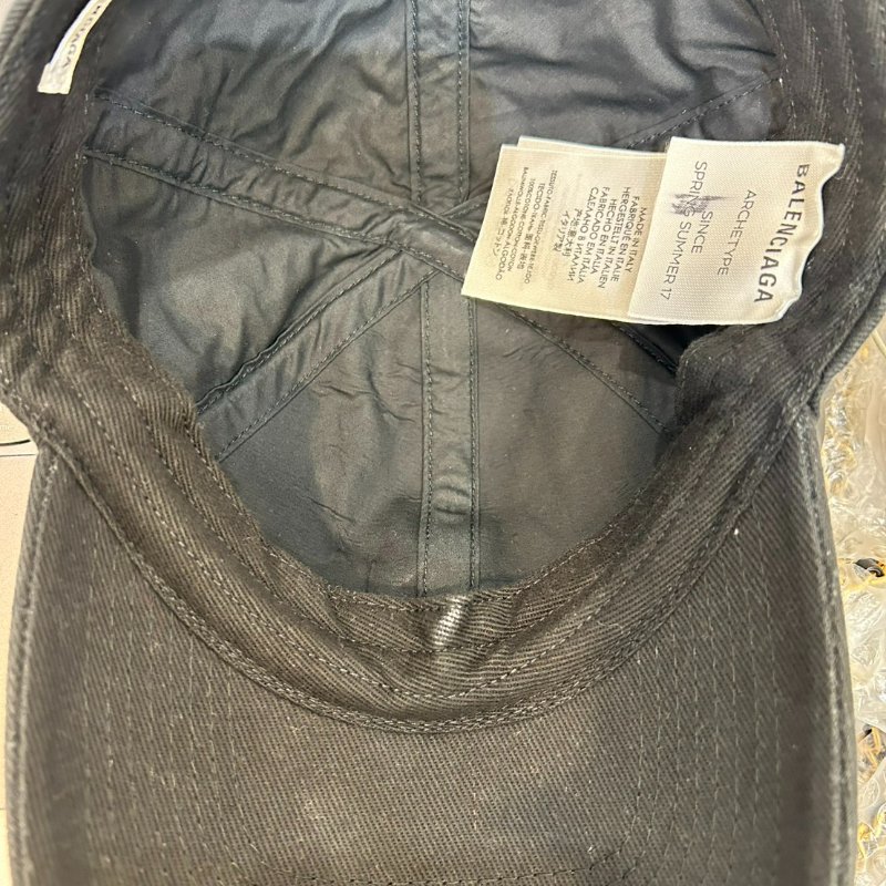 BALENCIAGA黑底白Logo棒球帽#L-4