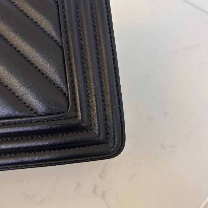 CHANEL香奈兒 Leboy 黑金 羊皮 V紋中號25cm 肩背包斜背包-15